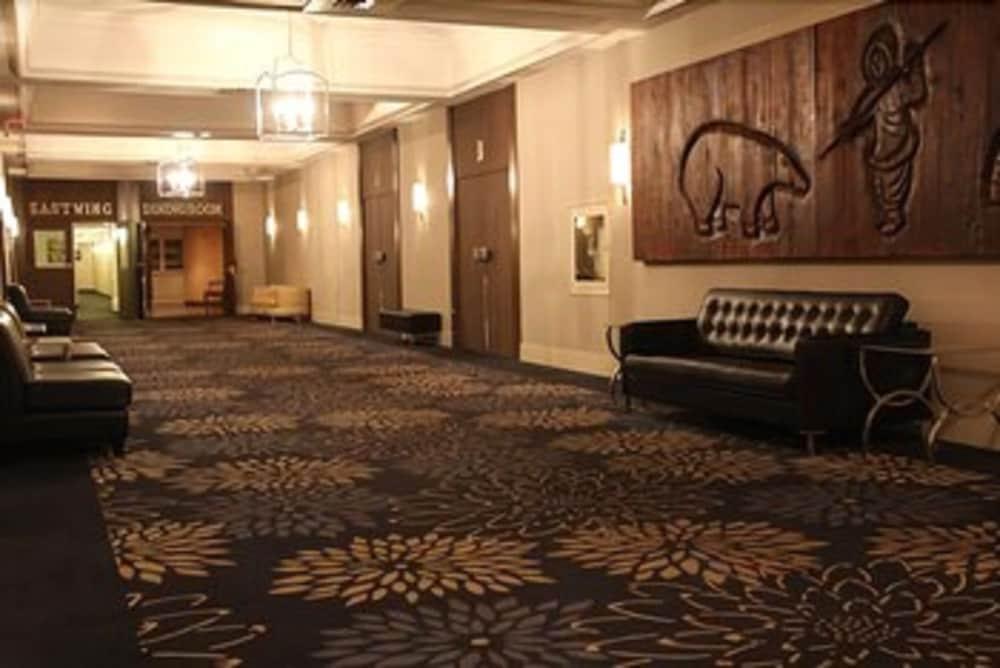 The Senator Hotel & Conference Center Тіммінс Екстер'єр фото