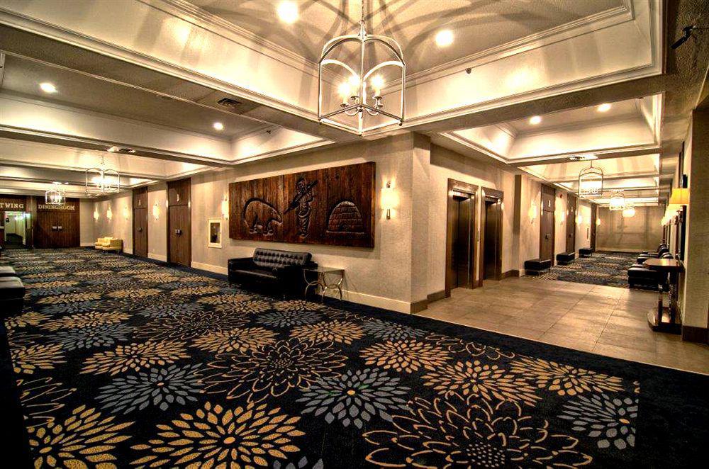 The Senator Hotel & Conference Center Тіммінс Екстер'єр фото
